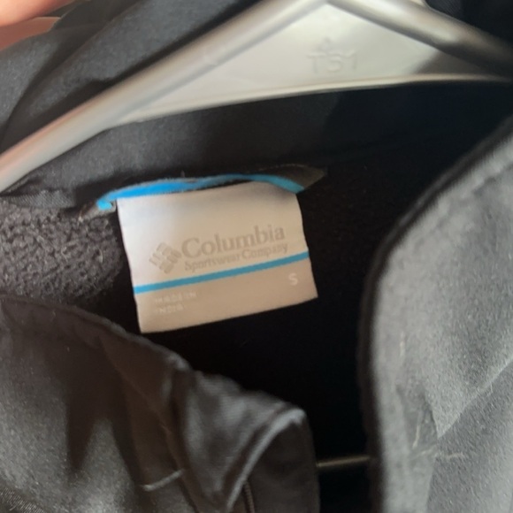 Sm Columbia black zip up - Picture 2 of 4